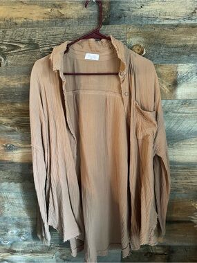 Lightweight gauze Crinkled Button-Front Shirt Jacket in Dusty Taupe